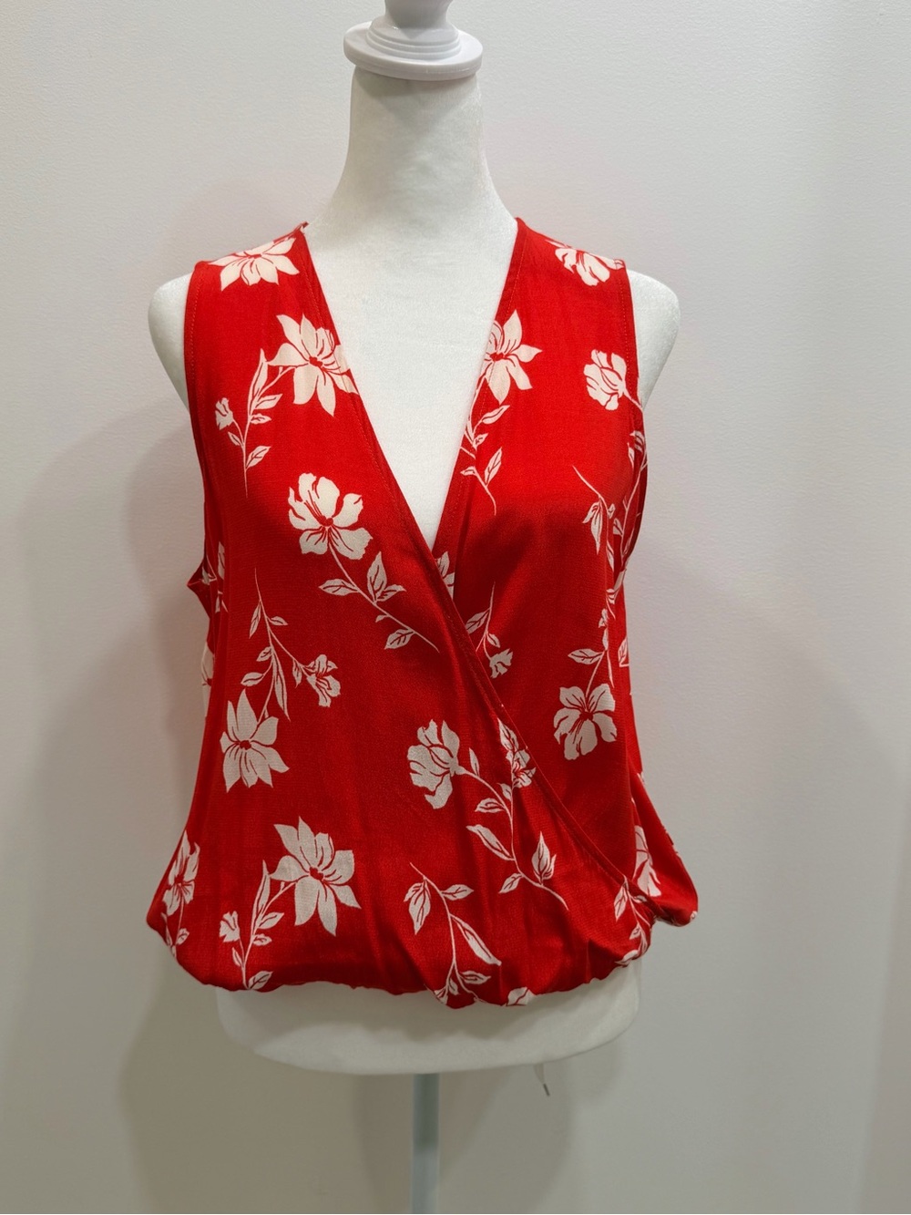 Lush Red Floral Surplice Openback Sleeveless Camisole - Size Small